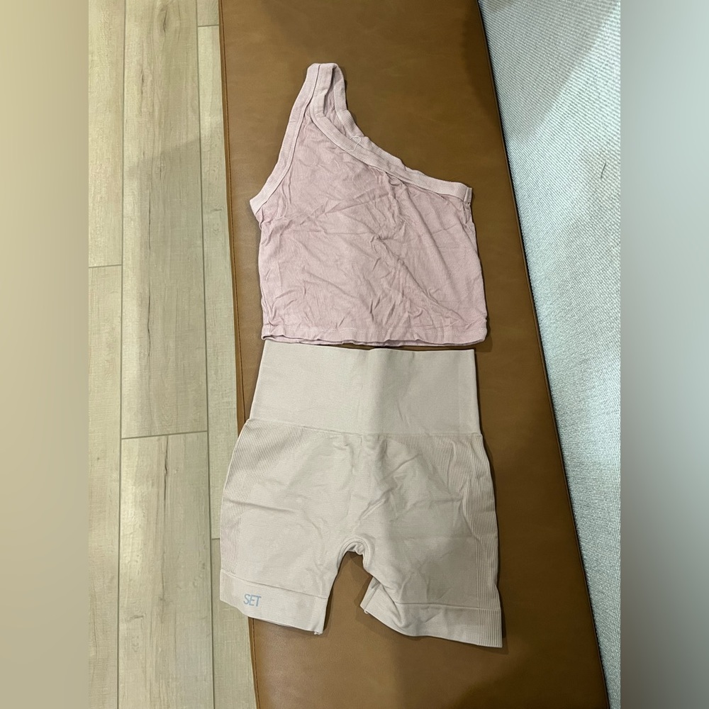 Set Active Pink Athletic top and shorts
